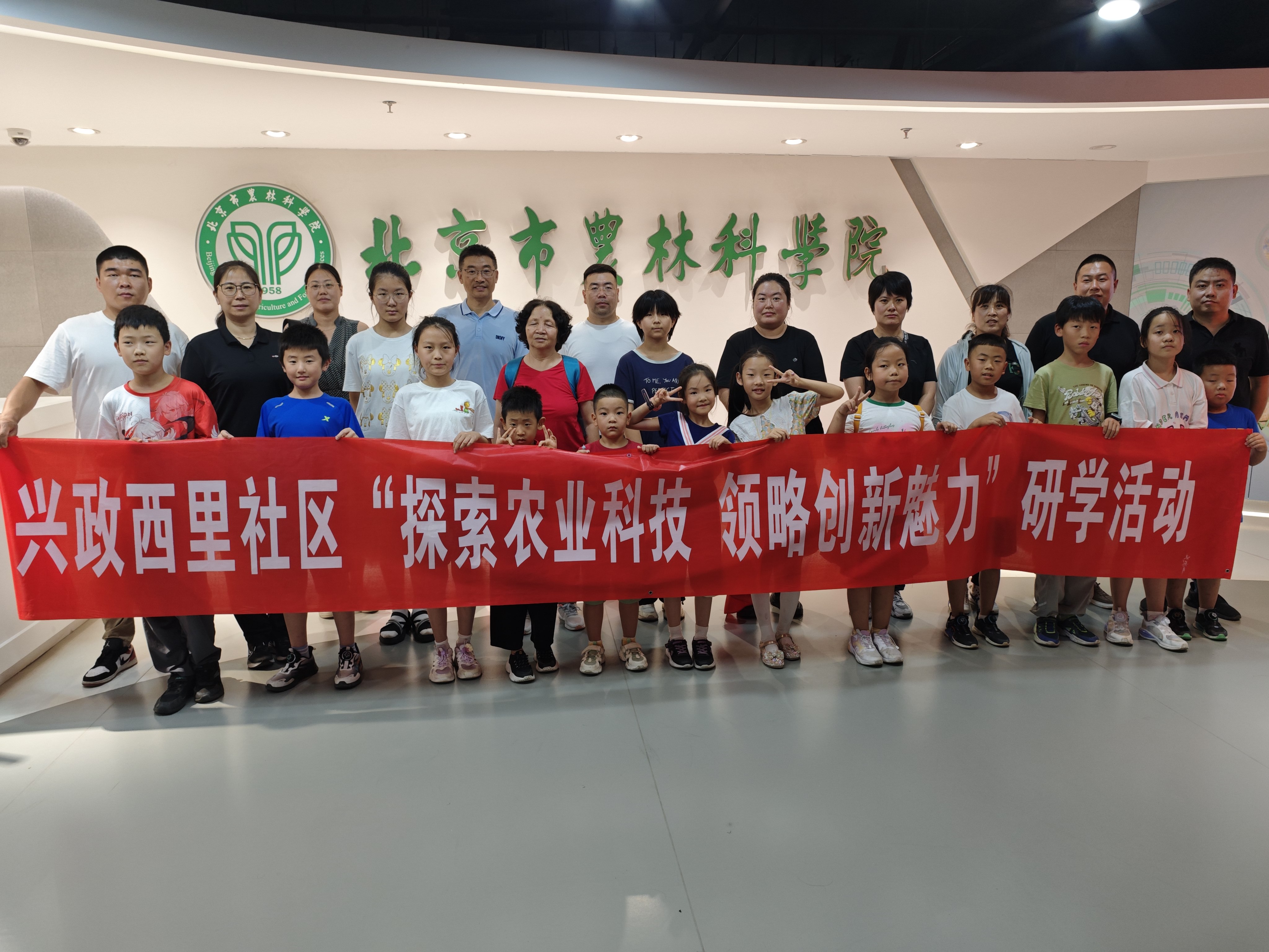 合影.jpg 合影.jpg