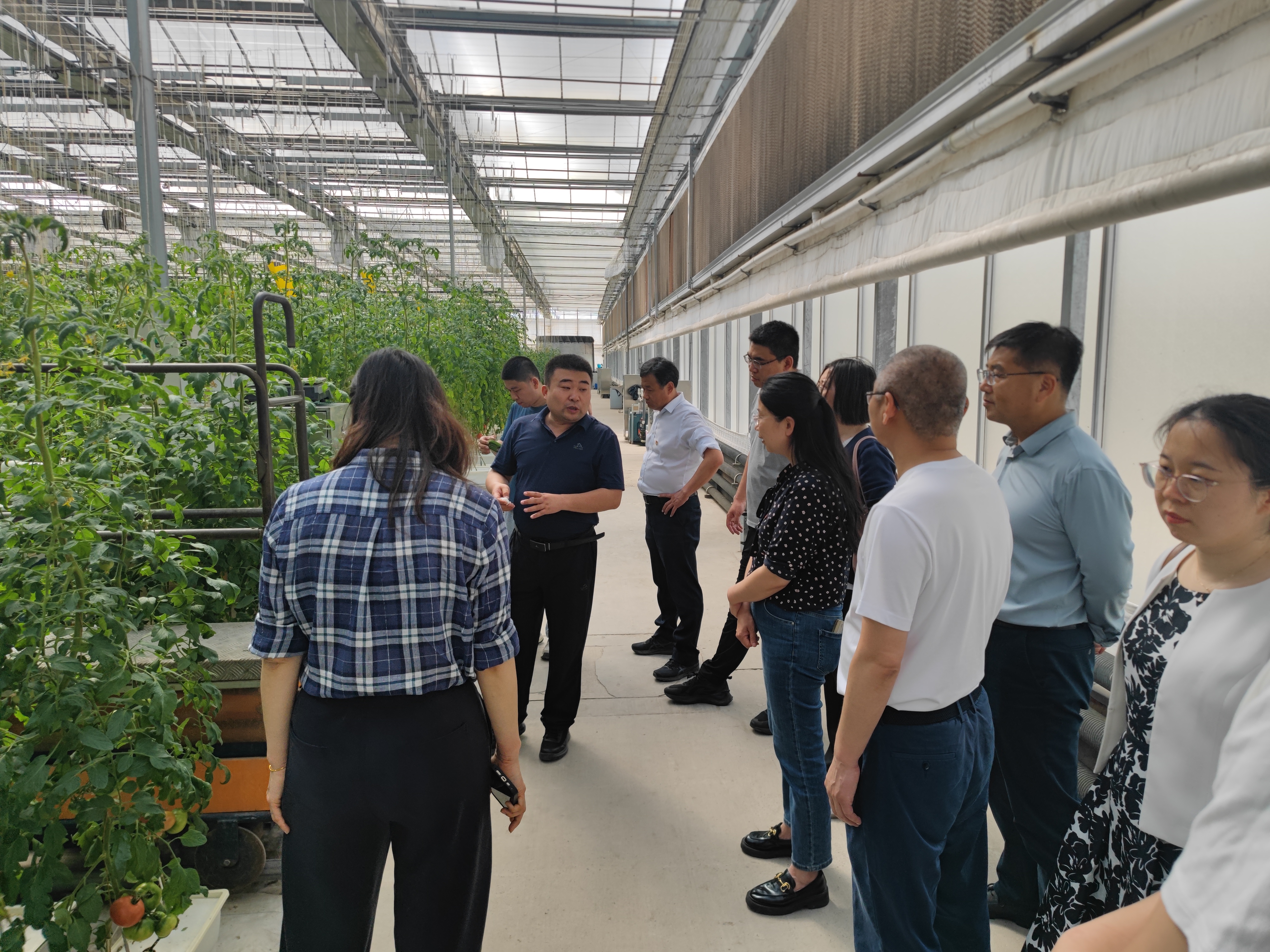 基地内部参观.jpg 基地内部参观.jpg