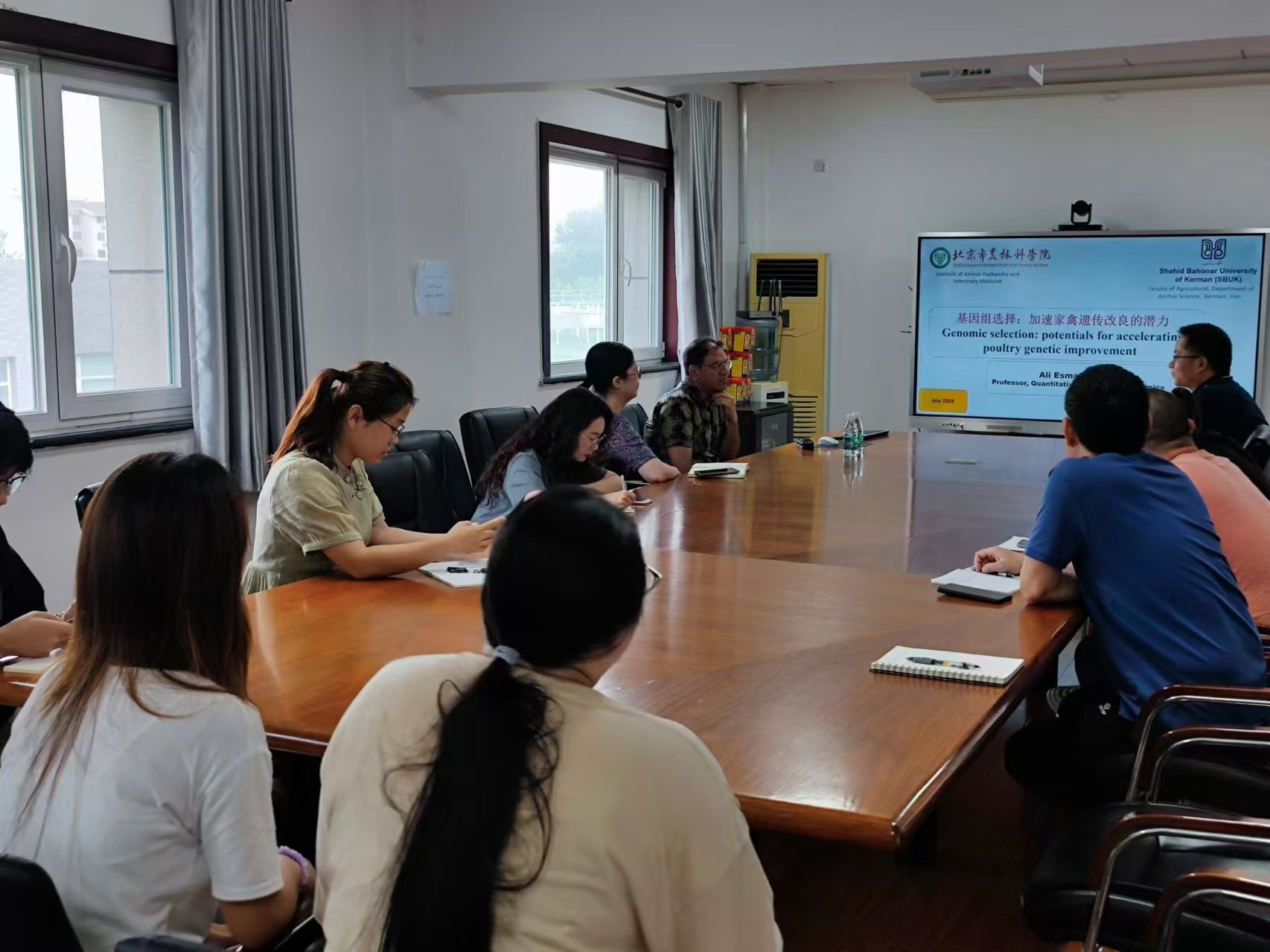 鸽养殖研究室-李晶、王铮-伊朗国家科学院院士Ali Esmailizadeh到皇家娱乐城
畜牧所交流访问-2024.09.12-1.jpg 鸽养殖研究室-李晶、王铮-伊朗国家科学院院士Ali Esmailizadeh到皇家娱乐城
畜牧所交流访问-2024.09.12-1.jpg