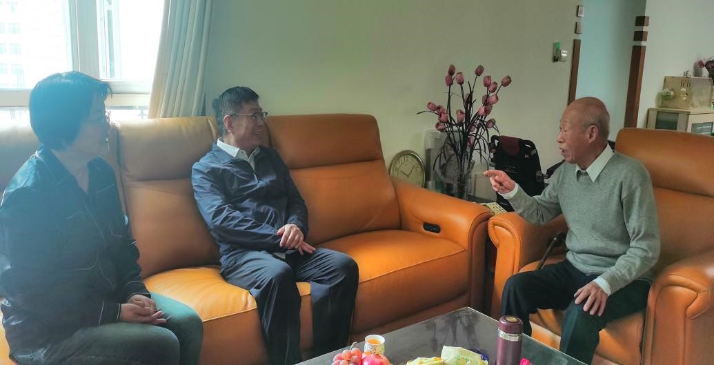 倪世春.jpg 倪世春.jpg